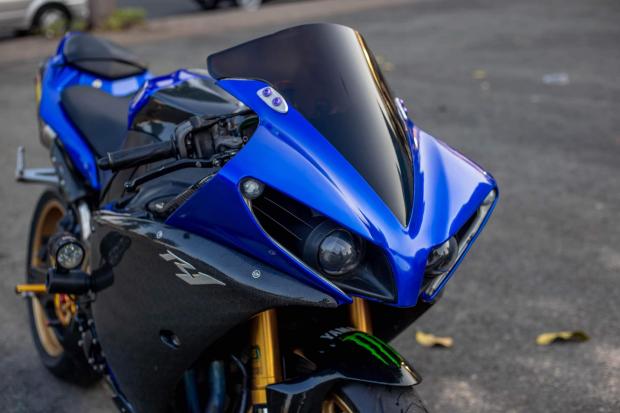 Yamaha R1 mắt cú 