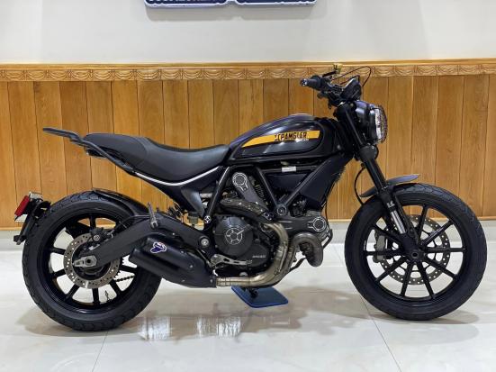 𝗠𝗼𝗱𝗲𝗹 :Ducati scramble bản full throttle . Bản mạnh và hầm hố nh