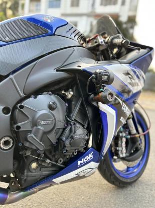 Yamaha_R1 Date:2012