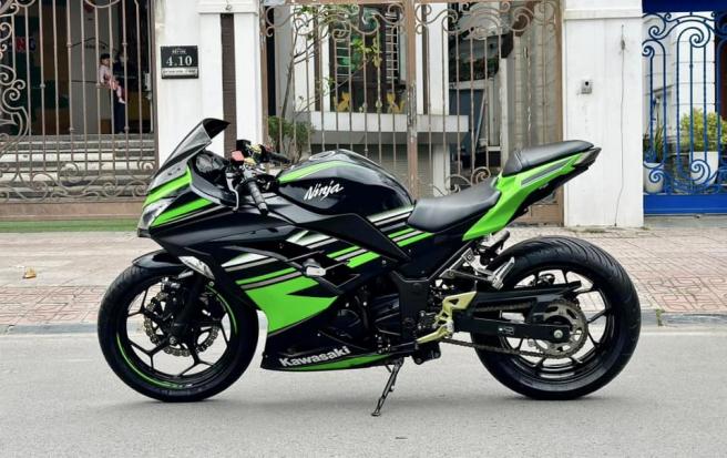 Bán Kawasaki_Ninja300_2017_biển_Thái_Bình dán keo cả xe nên còn mới cứ