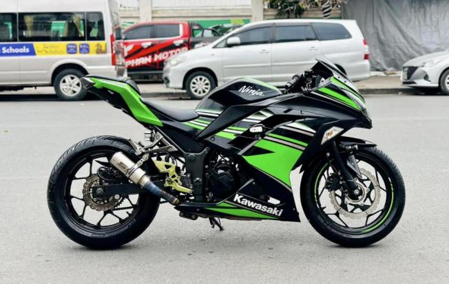 Bán Kawasaki_Ninja300_2017_biển_Thái_Bình dán keo cả xe nên còn mới cứ